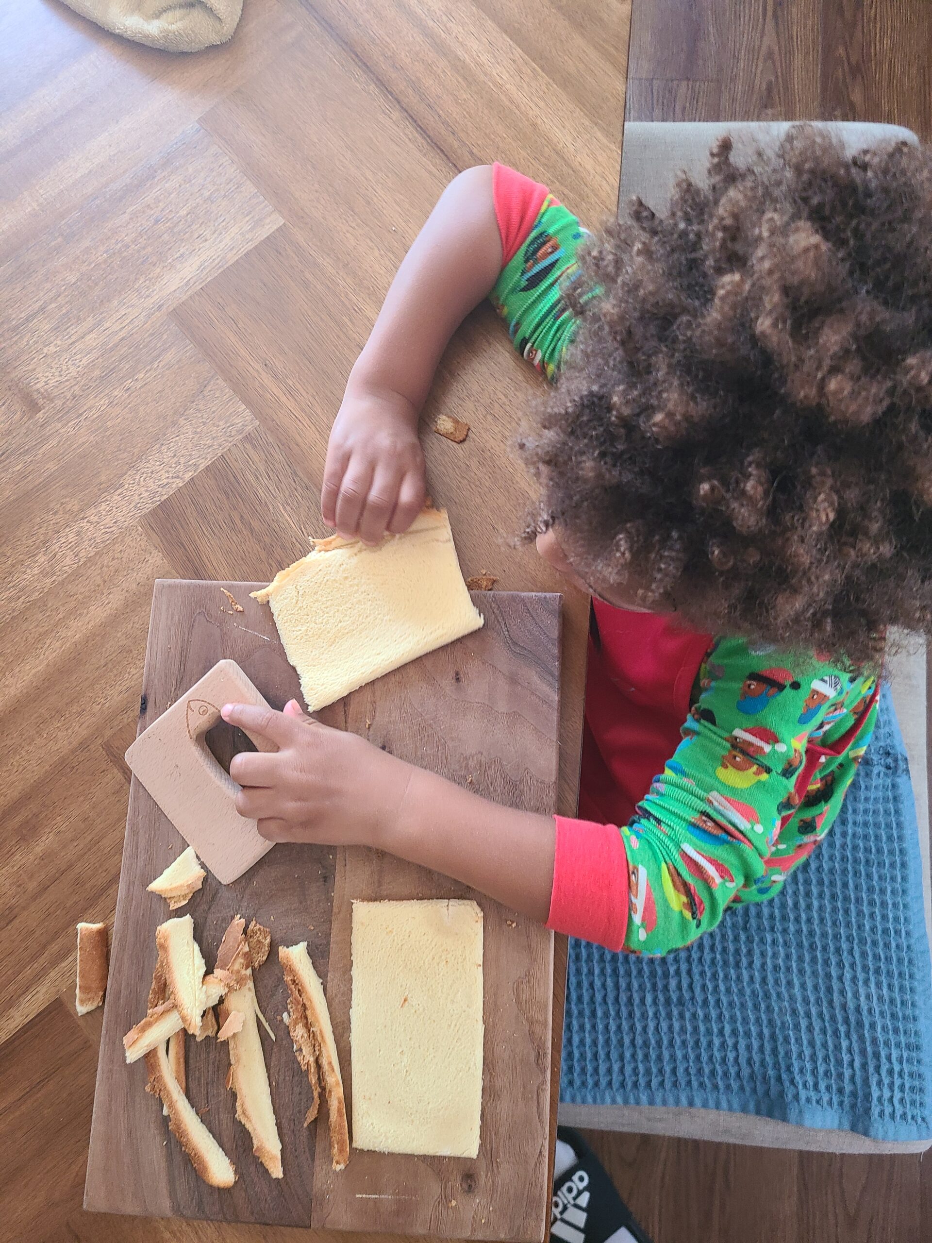 kid cutting bread